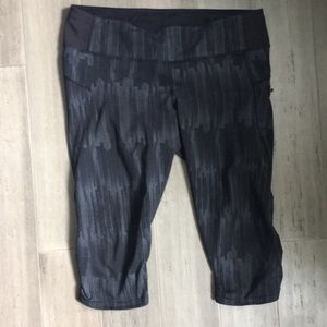 Lululemon top speed crop size 12 guc